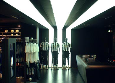 <h3>Adidas Store - Oxford Street - London
</h3>