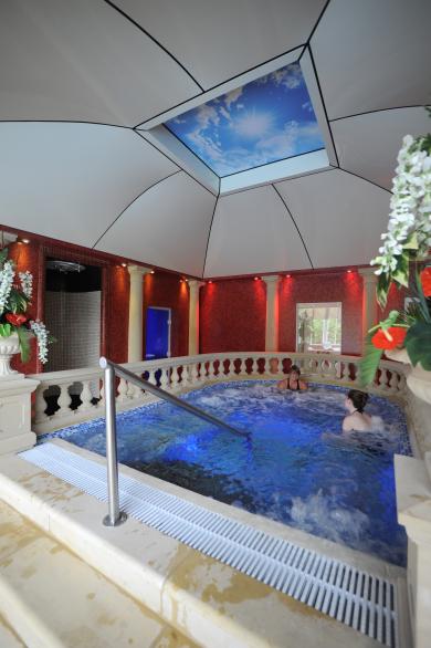 <h3>Private pool - York
</h3>